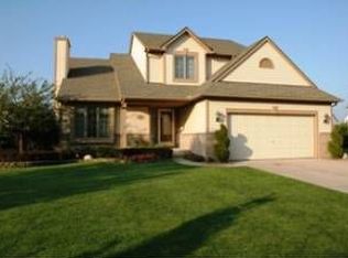 516 Hampton Ct, Wixom, MI 48393