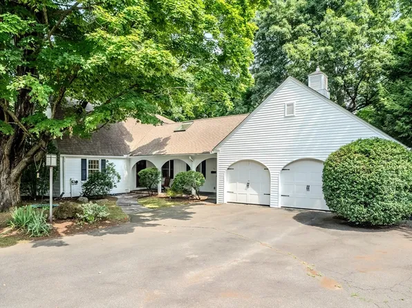 130 Arlington Rd, Longmeadow, MA 01106