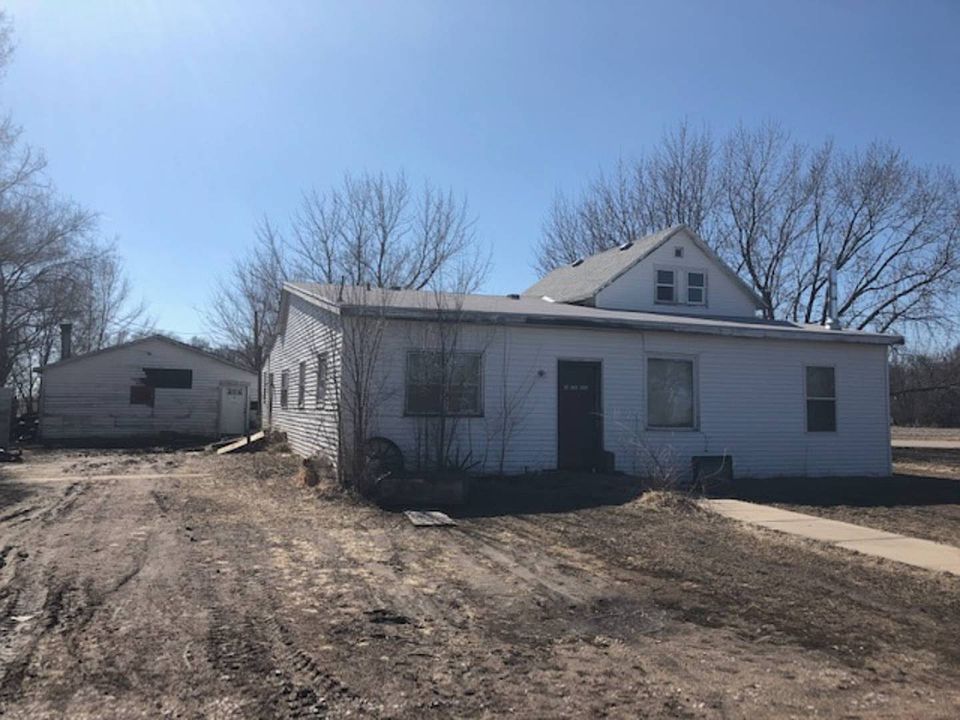 2nd image of 113 E Ave