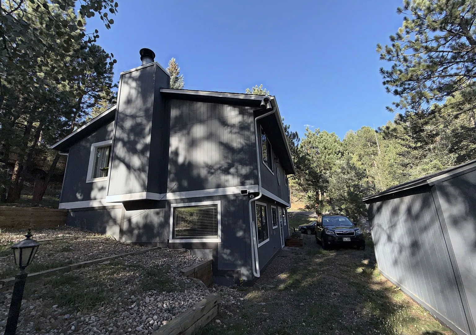 Mountain Retreat in the Heart of Evergreen — Photo 3