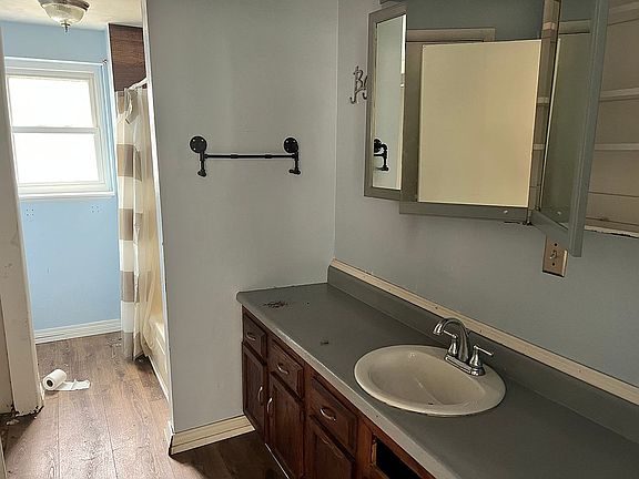 5th image of 123 E Park Ave