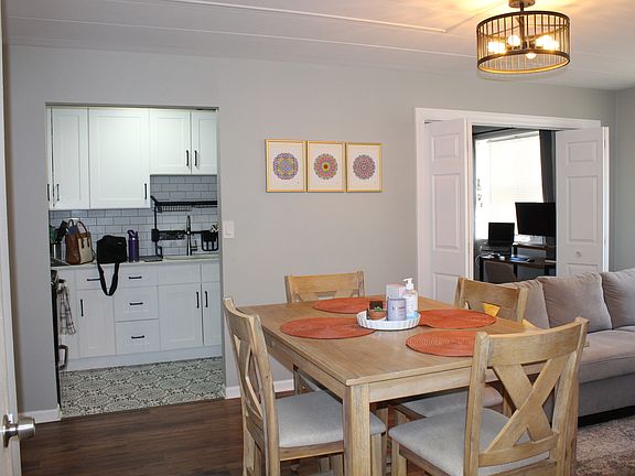 3rd image of 6161 N Hoyne Ave APT 209