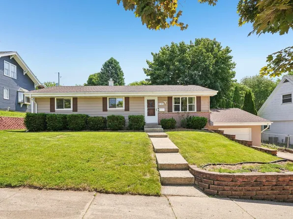 235 Jasper LANE, Waukesha, WI 53188