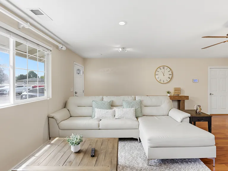609 Stanford Ave — Photo 1