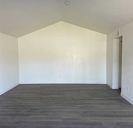 2nd image of 1401 Lucchesi Ln