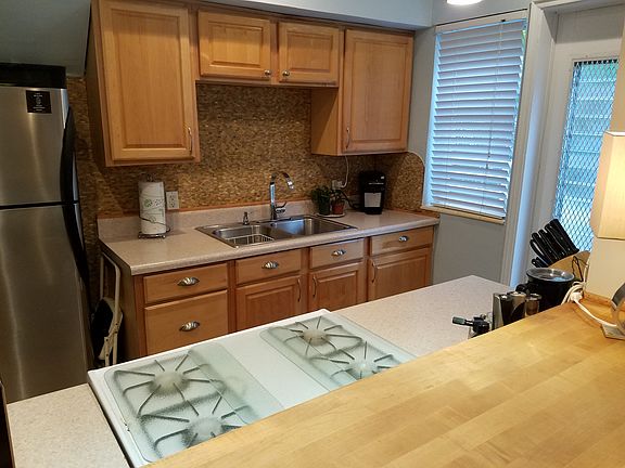 5th image of 4730 Pine Tree Dr APT 2
