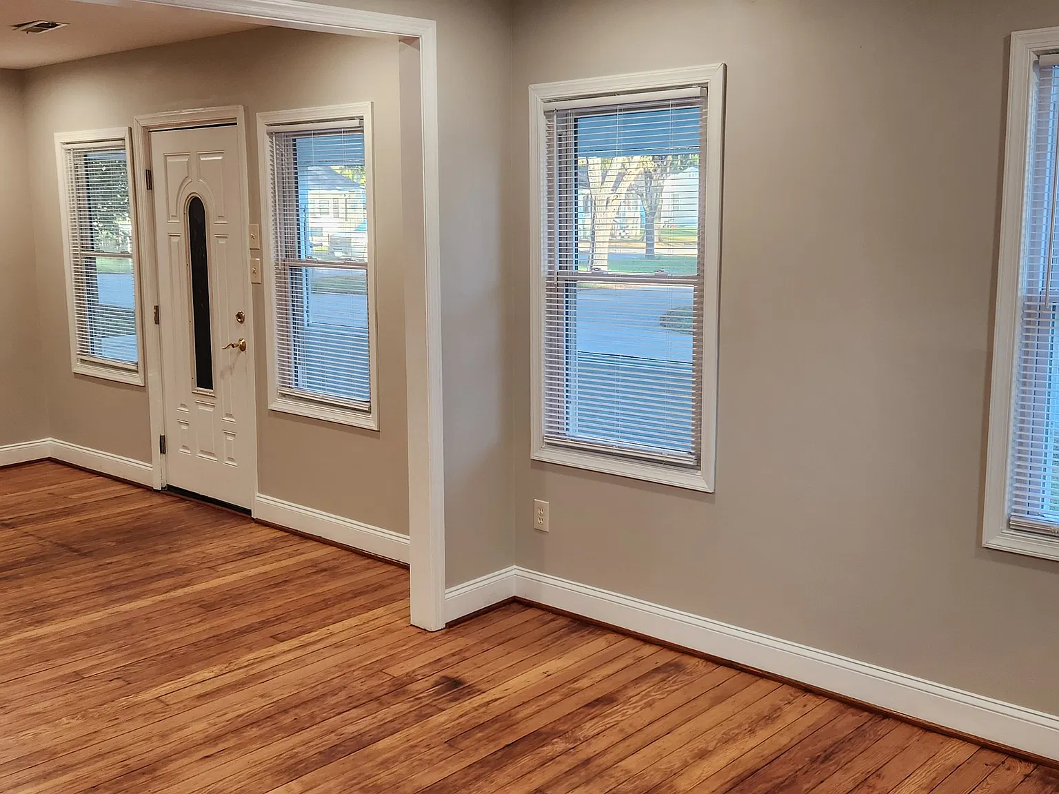 3 bed, 854 sqft, $1,750 — Photo 4