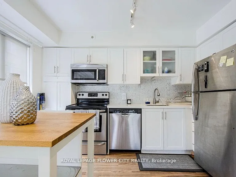 34 Western Battery Rd #423 — Photo 6