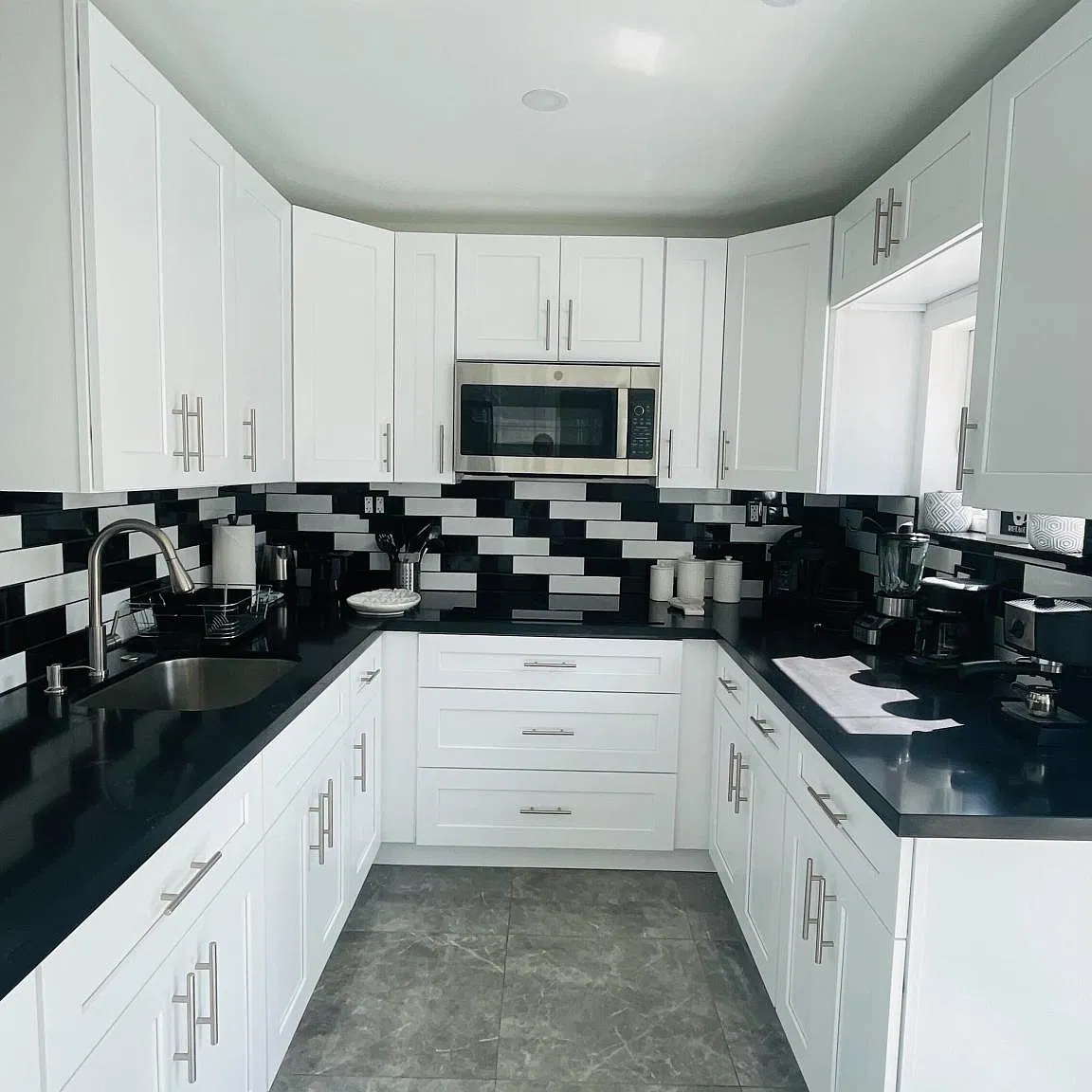 3 bed, 1.5 bath, 1100 sqft, $3,300 — Photo 3