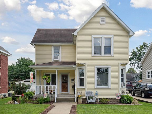 3rd image of 413 1st Ave W