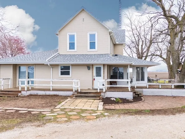 257 E 8th Rd, Dana, IL 61321