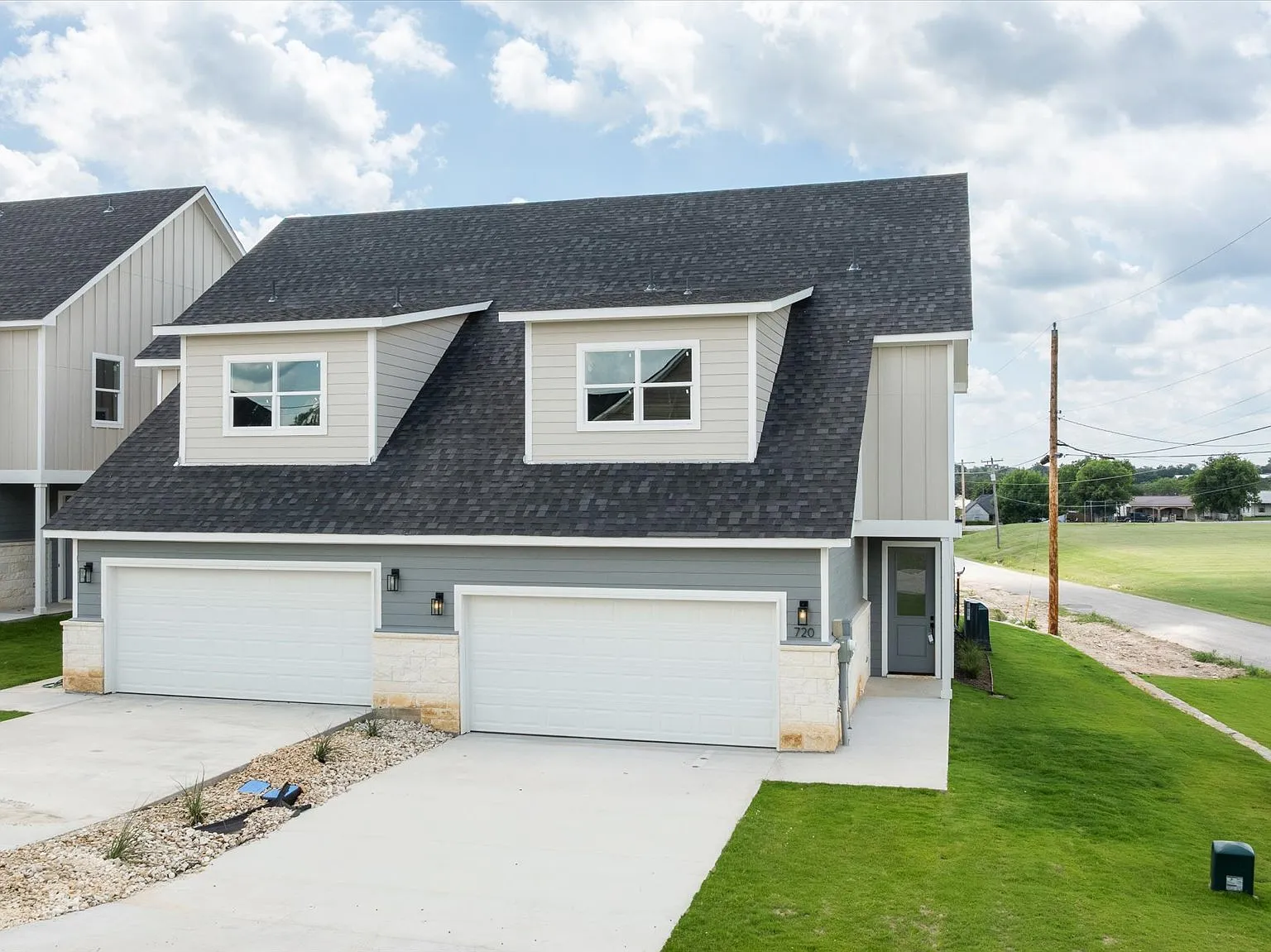 3 bed, 2.5 bath, 1608 sqft, $1,750 — Photo 2