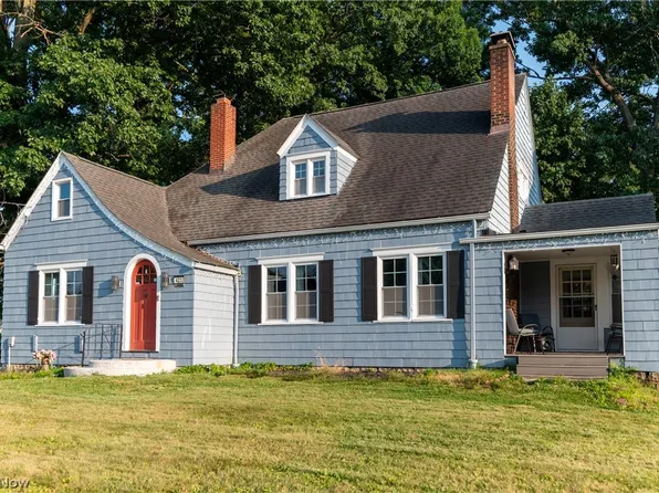 423 Bradley Ln, Youngstown, OH 44504