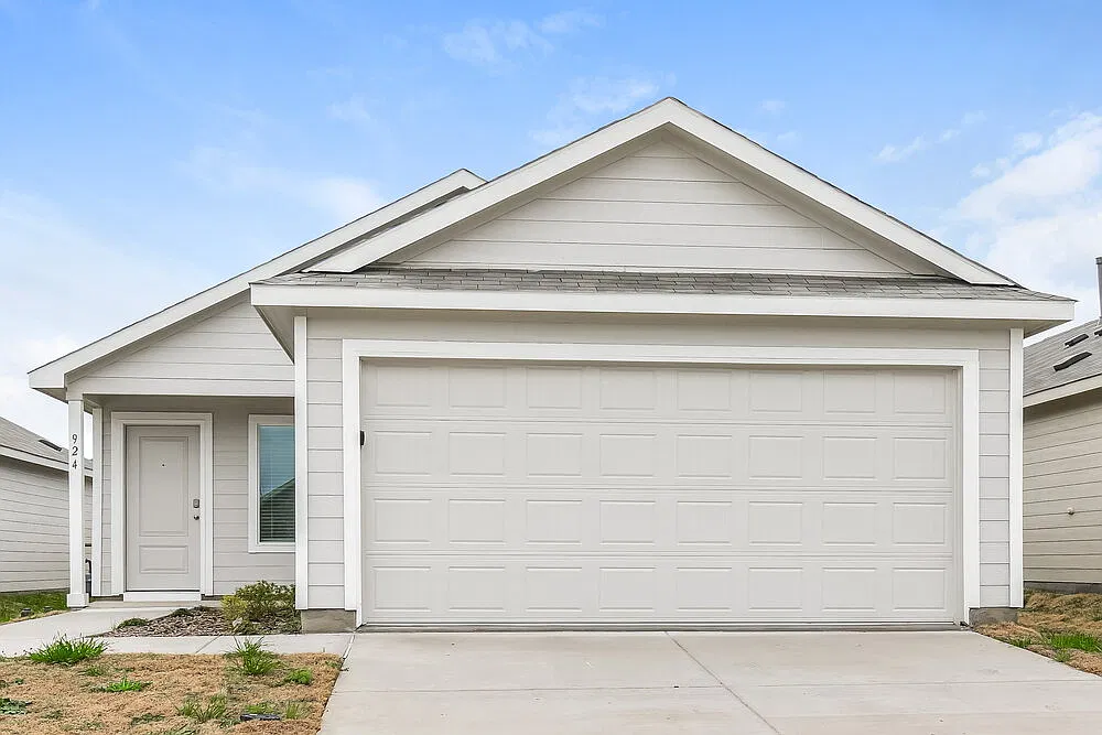 3 bed, 2.0 bath, 1402 sqft, $1,755 — Photo 1