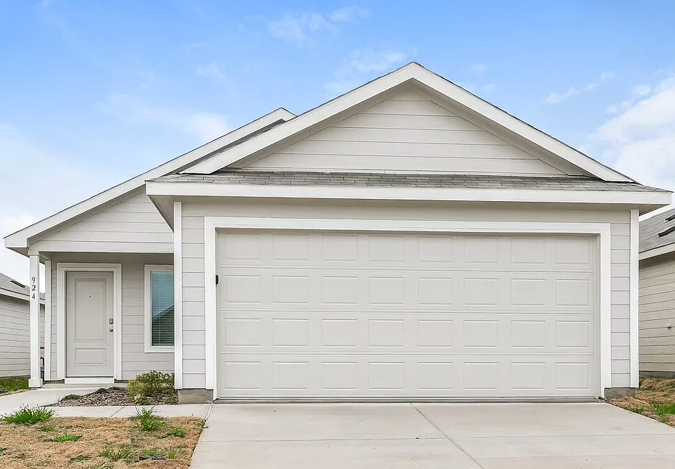 924 Calley Pear Trl