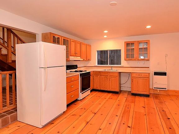 3rd image of 3847 Sterrett Ave