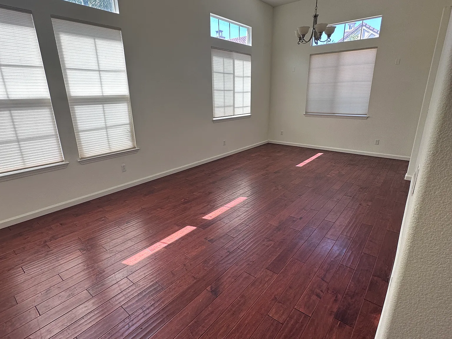 4 bed, 2783 sqft, $3,350 — Photo 3