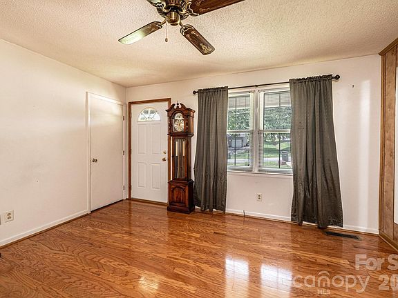 4th image of 315 Shannonbrook Dr