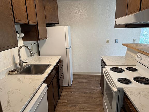 3rd image of 12515 35th Ave NE #302
