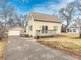 739 E South St, Litchfield, MN 55355