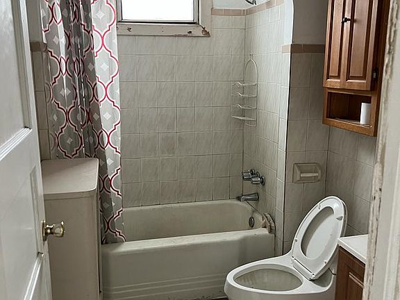 4th image of 5715 Bergenline Ave #1A