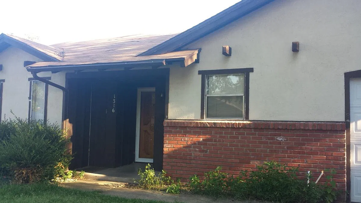 3 bed, 1.5 bath, 1200 sqft, $1,125 — Photo 1