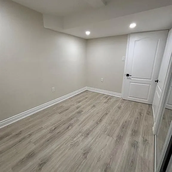 3574 Ash Row Cres #LOWER — Photo 7