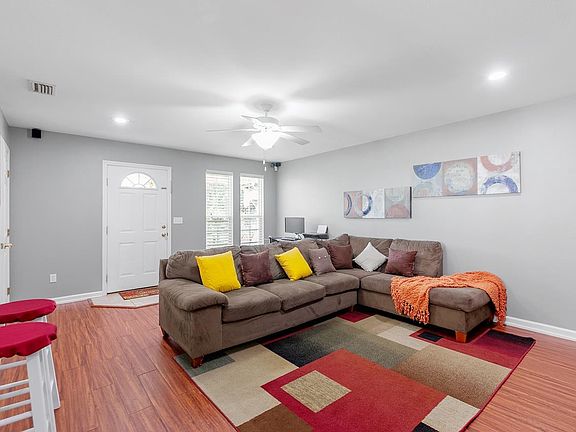 5th image of 328 Chastain Ln