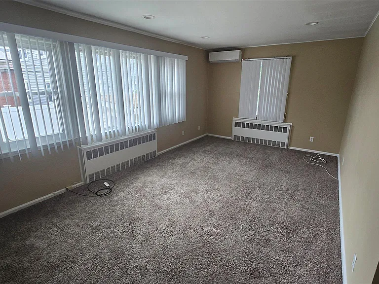 465 Magnolia Blvd — Photo 3