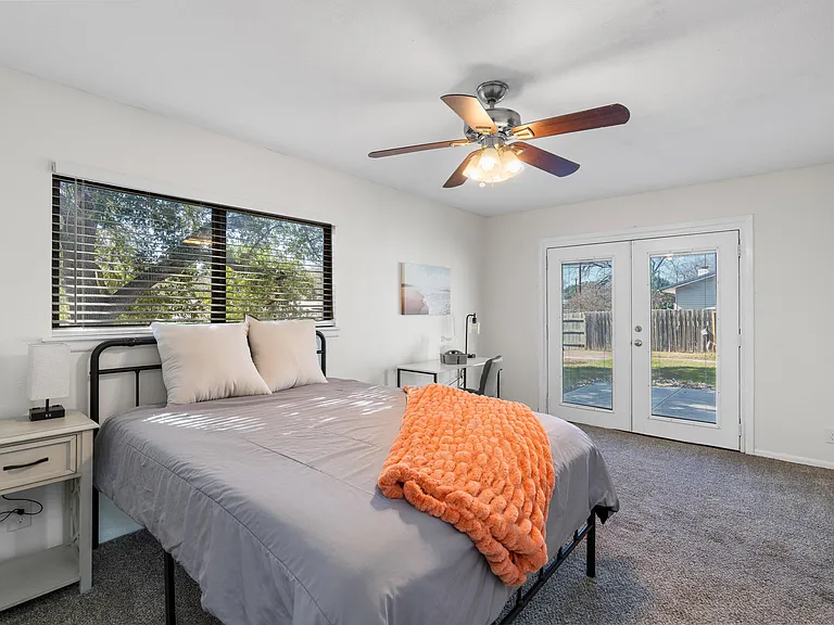 Shin Oak Dr — Photo 1