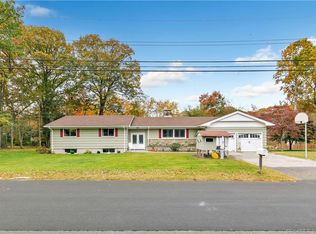 30 Sun Ridge Ln, Stratford, CT 06614