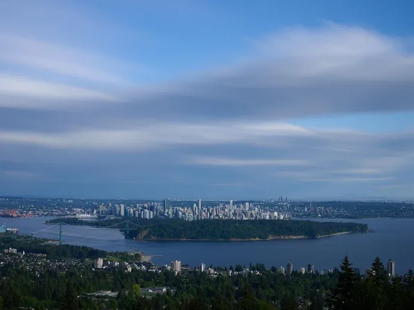 2210 Chippendale Rd #Penthouse 1, West Vancouver, BC V7S 3J4