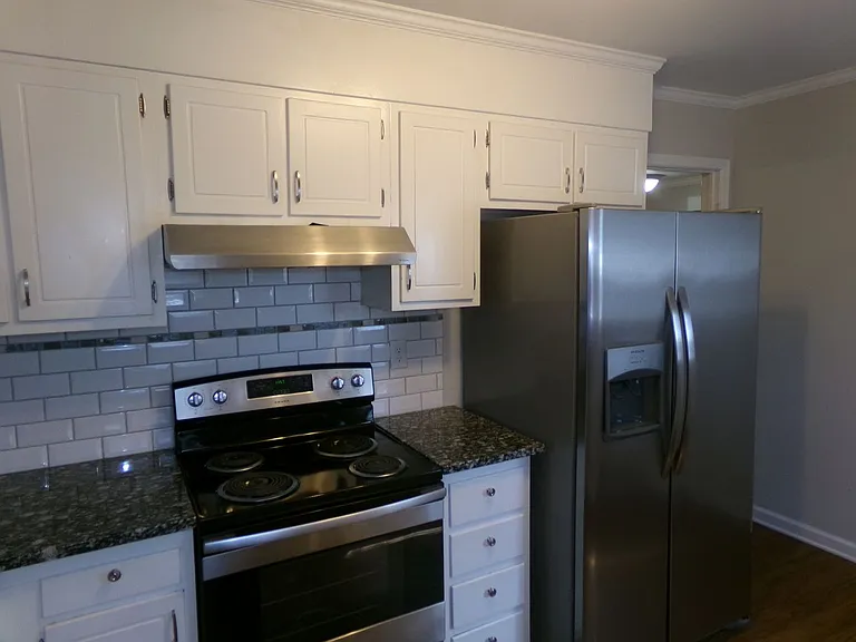 3915 B Valley Ct — Photo 4