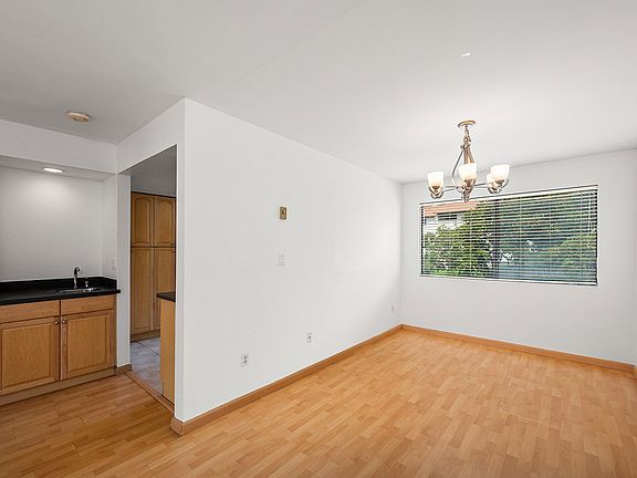 4th image of 3814 La Jolla Village Dr