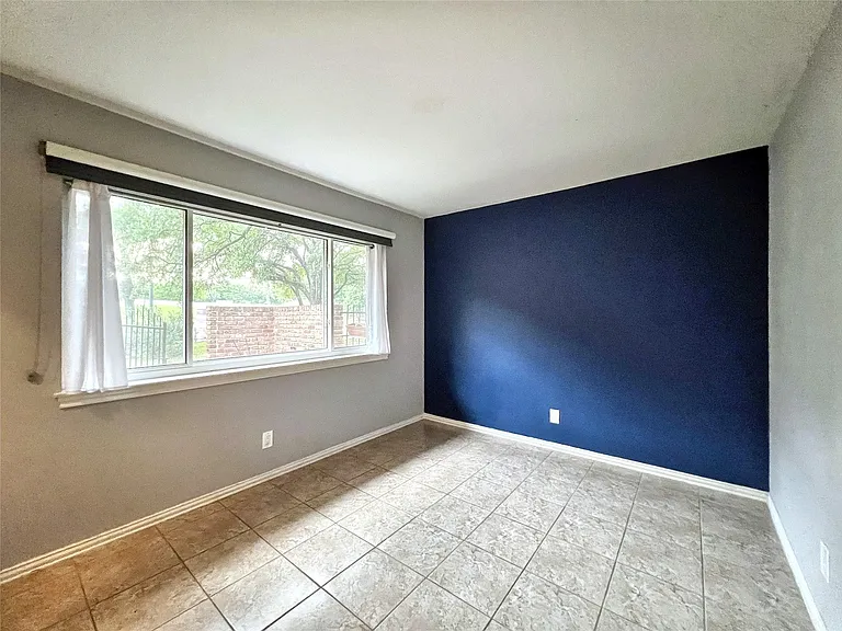8305 Greenslope Dr — Photo 27