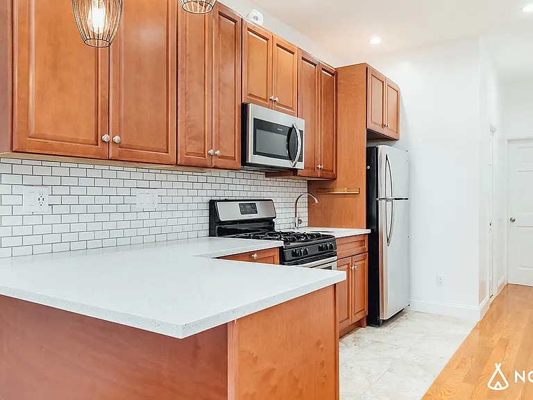 613 Onderdonk Ave #1R — Photo 5