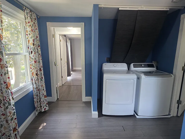 556 Manor Cir — Photo 13