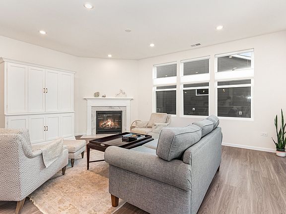 3rd image of 1086 Patricia Dr