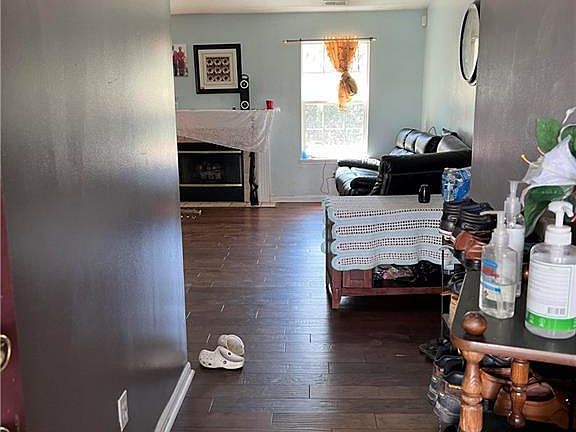 2nd image of 3403 Mechanicsburg Dr