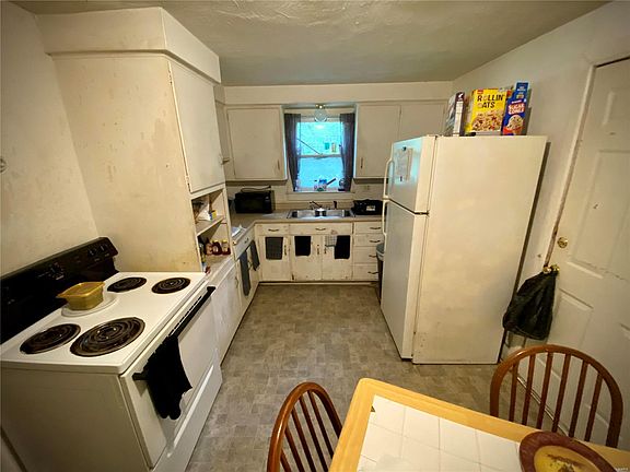 4th image of 136 S Henderson Ave