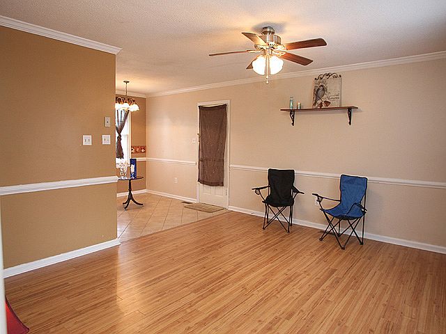 Beautiful fresh paint & trim