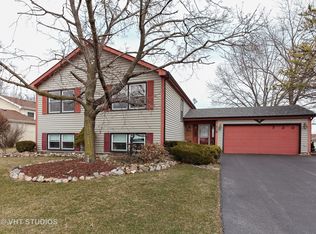 730 Beechwood Dr, Lake Zurich, IL