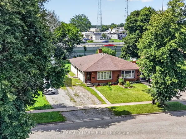 4541 Sussex Dr, Niagara Falls, ON L2E 6S1