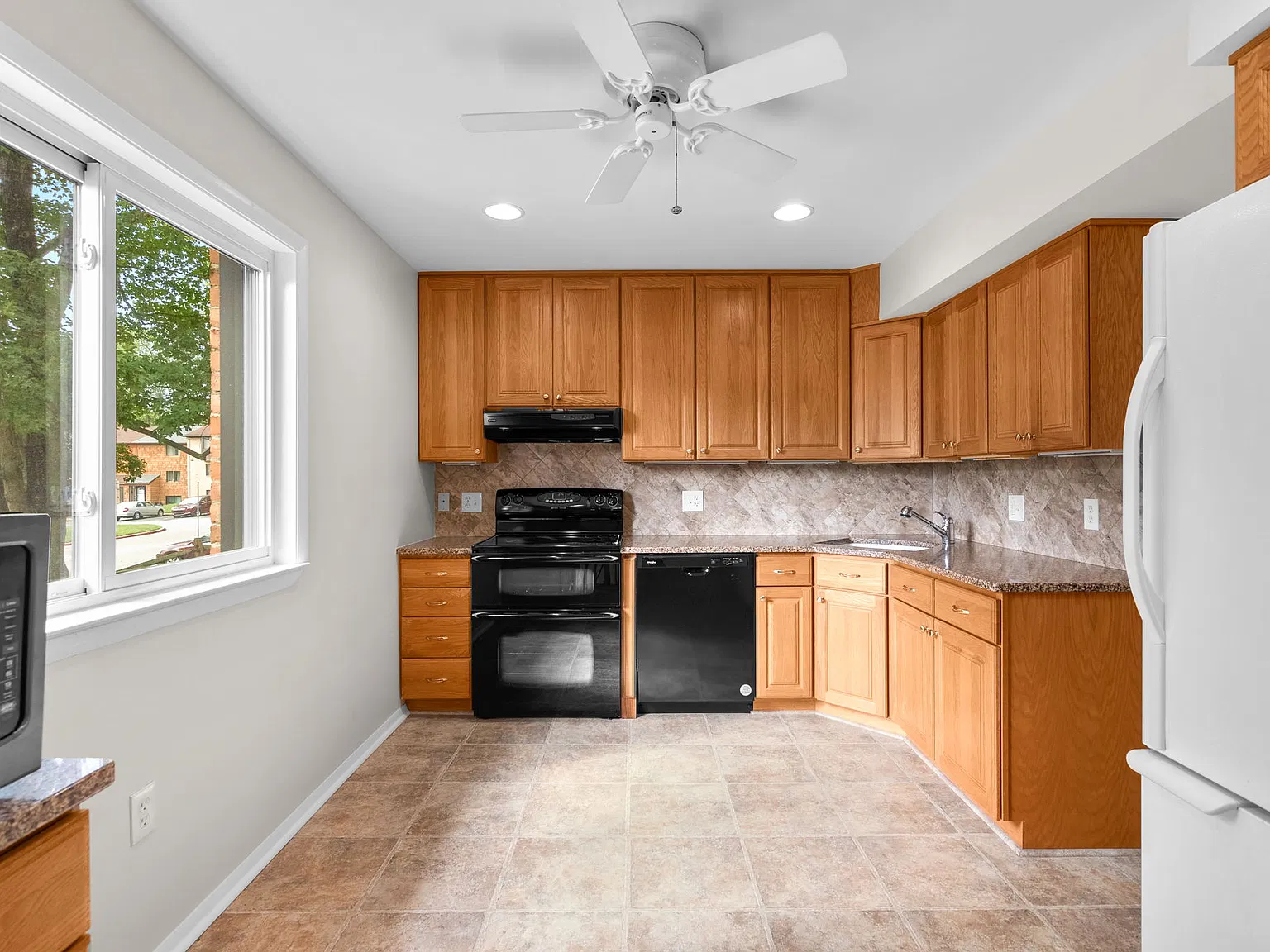 7390 Hickory Log Cir — Photo 3