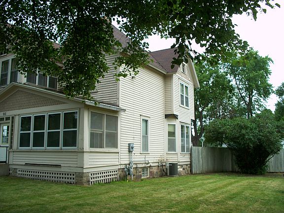 3rd image of 915 1st Ave N