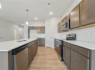 409 SW Redbud Ct, Blue Springs, MO 64014