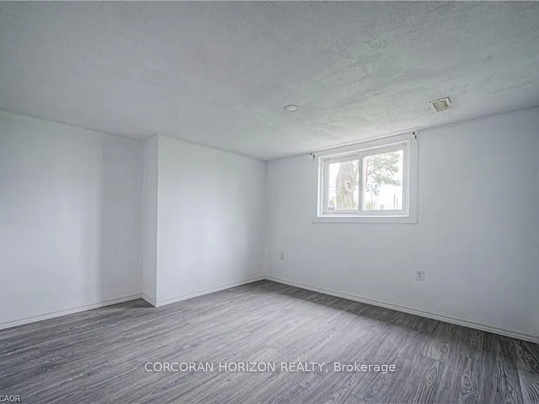 2300 Fountain St N — Photo 25