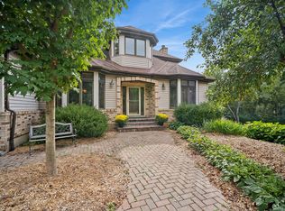 26165 N Greenbriar Ct, Lake Barrington, IL 60084