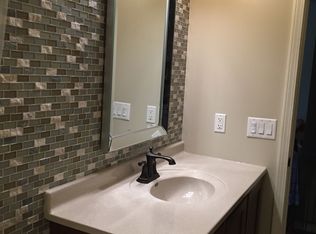 204 Parkside Dr, Goodfield, IL 61742