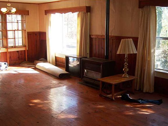 3rd image of 89 E Texas Way